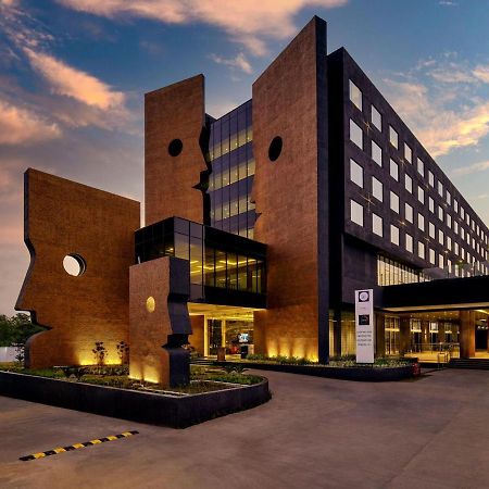 Essentia Luxury Hotel Indore Exterior foto