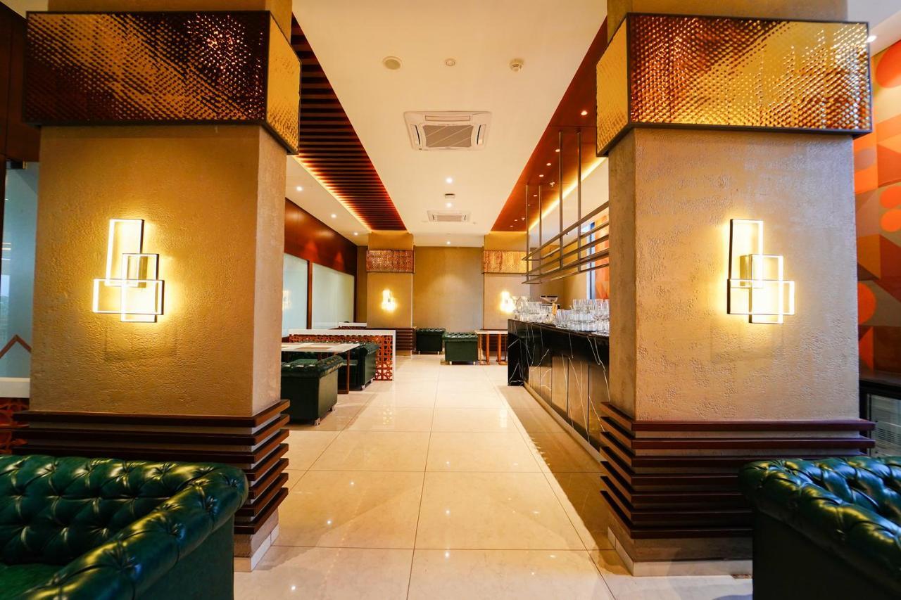 Essentia Luxury Hotel Indore Exterior foto